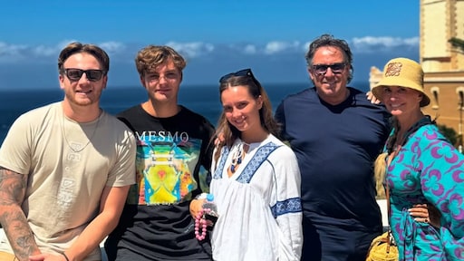 Gezin Marco Borsato staat stil bij de 59e verjaardag van de zanger: 'Happy birthday lieverd'