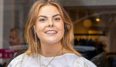 ‘Gravinfluencer’ Eloise van Oranje moest oorlel laten hechten: “Het was een grote scheur”