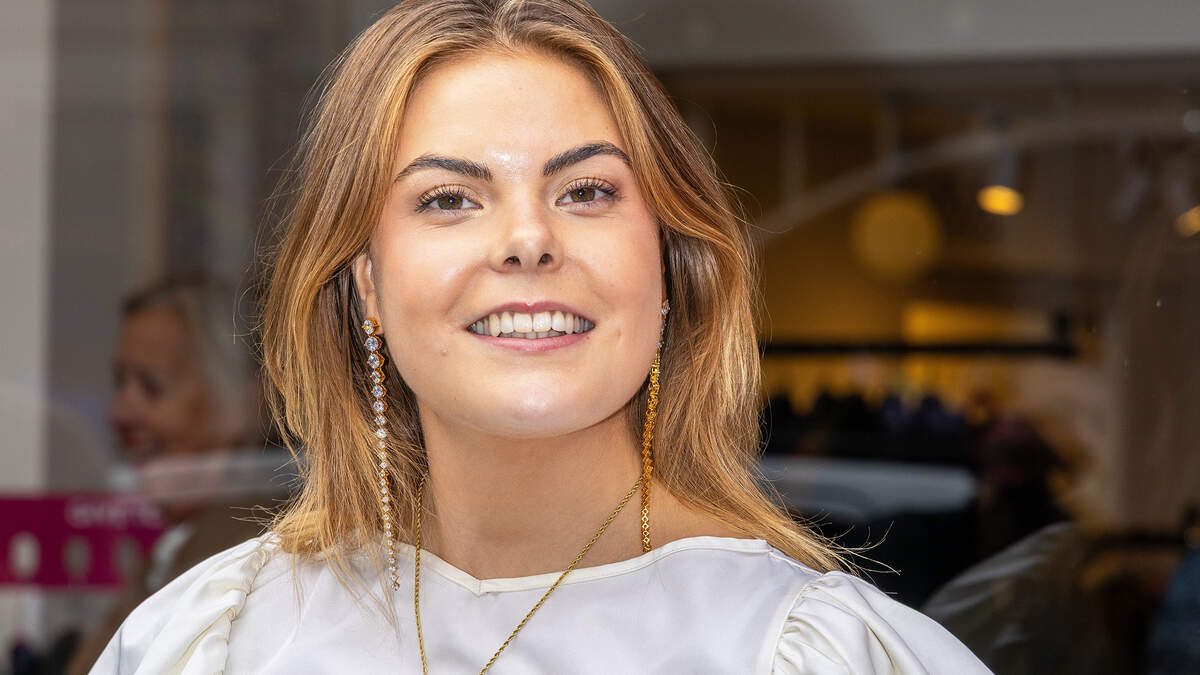 ‘Gravinfluencer’ Eloise van Oranje moest oorlel laten hechten: “Het was een grote scheur”