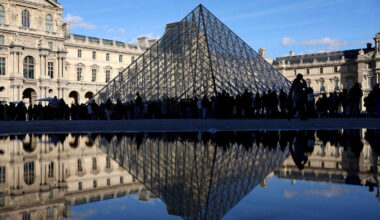 Louvre sluit wegens staking, juwelenroof was er te veel aan - De Standaard