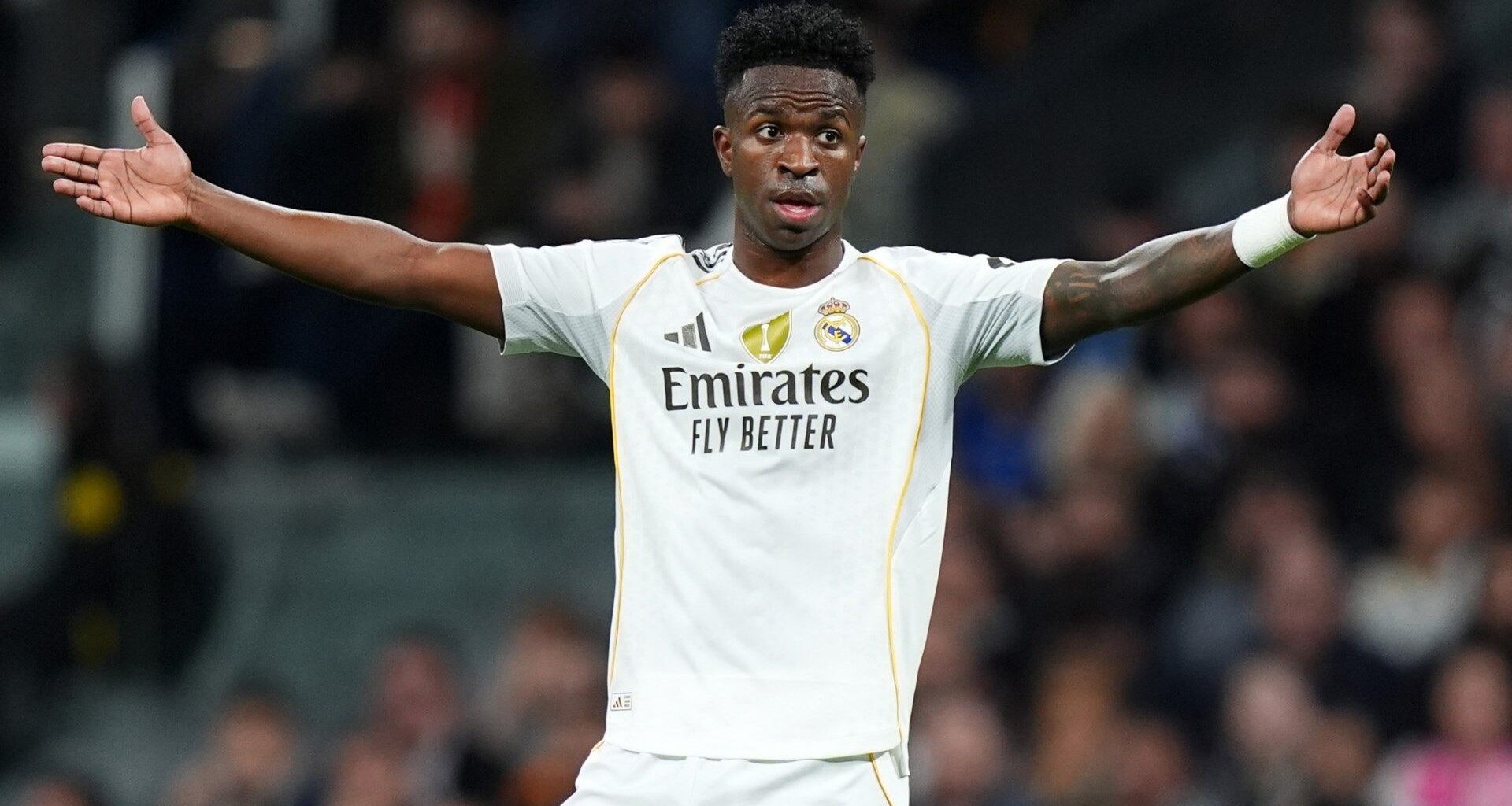 Vinícíus Junior woedend na niet gegeven penalty: 'Hij fluit niet, alleen omdat ik het ben'