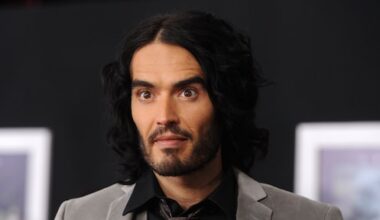 Russell Brand opnieuw aangeklaagd voor verkrachting en aanranding