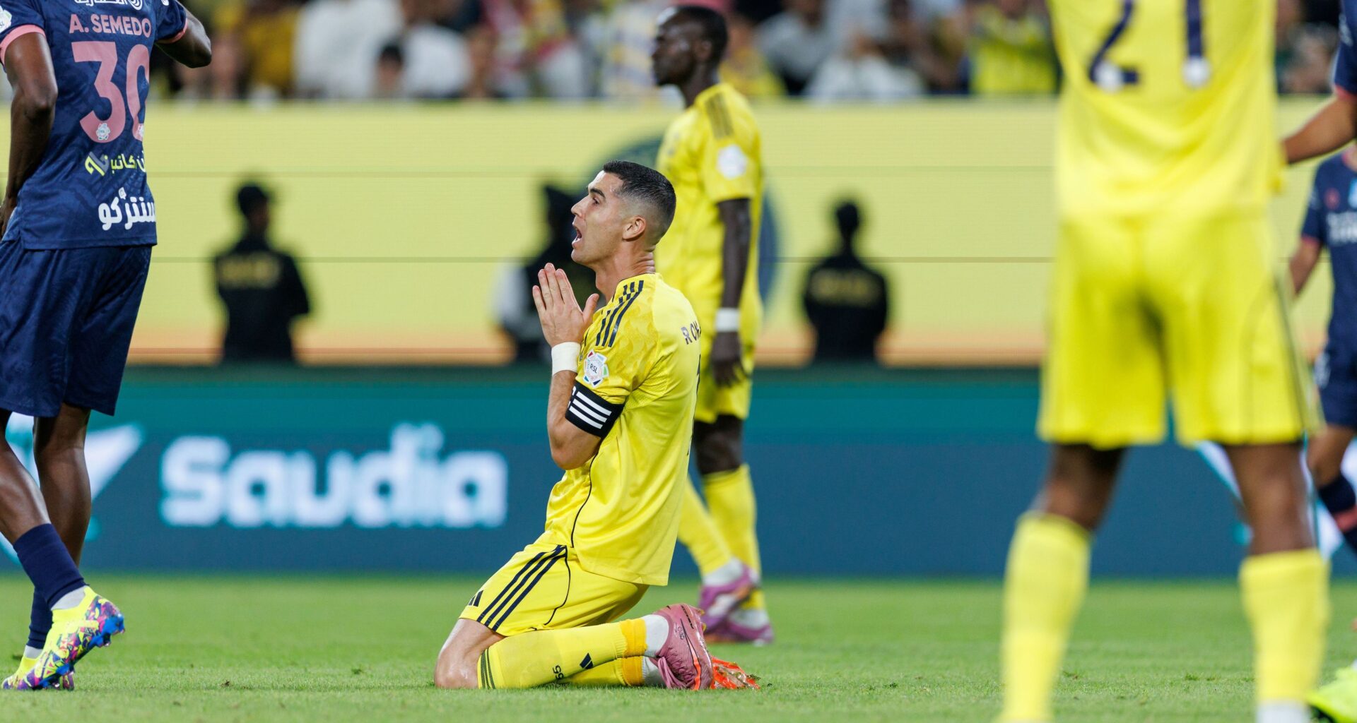 FIFA straft Al-Nassr, werkgever van Cristiano Ronaldo, keihard, maar onduidelijk is waarom