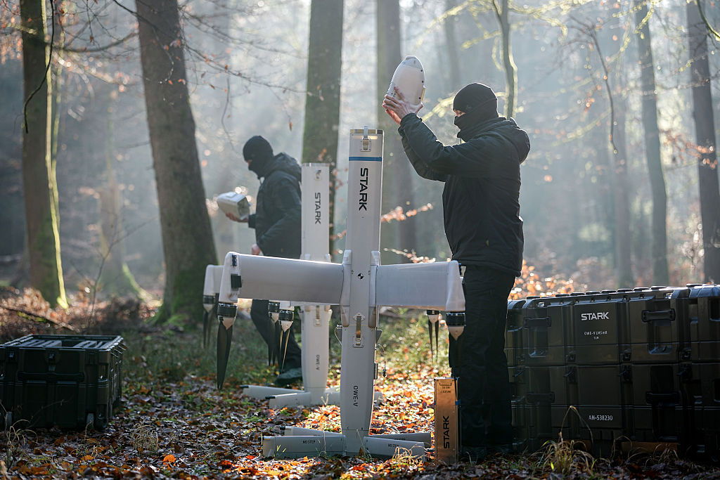 Duitse defensiebedrijven TDW en STARK demonstreren revolutionair kamikazedronesysteem