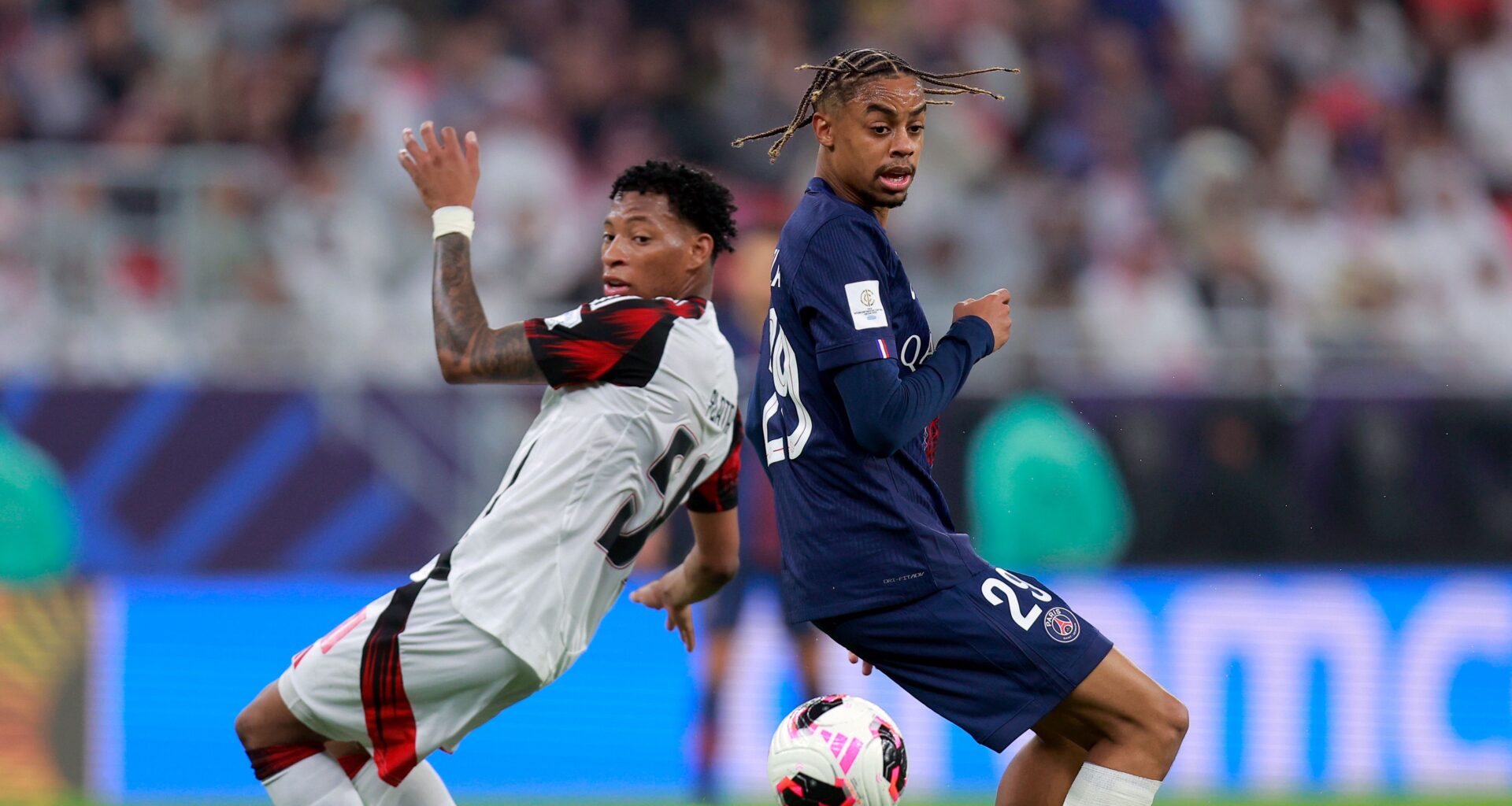 Gemiste penalty's Dembélé en Barcola zonder gevolgen: PSG wint Intercontinental Cup na thriller