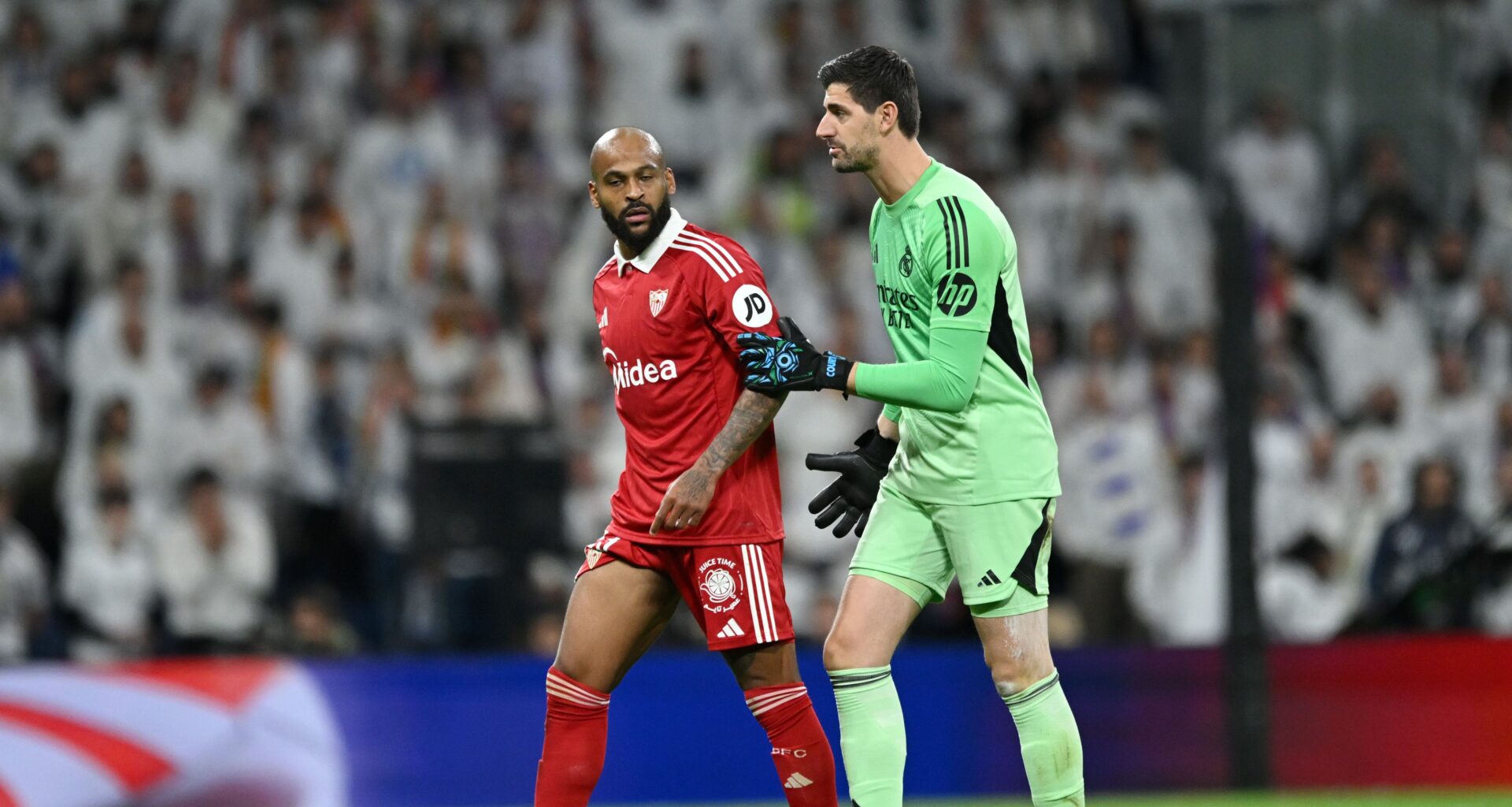 Dramatisch Real Madrid wordt in Bernabéu gered door geweldige Thibaut Courtois