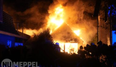 Grote brand in garage op Westerstouwe in Meppel