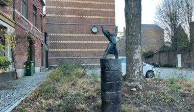 Beeld Charles Eyck is terug op zijn plek