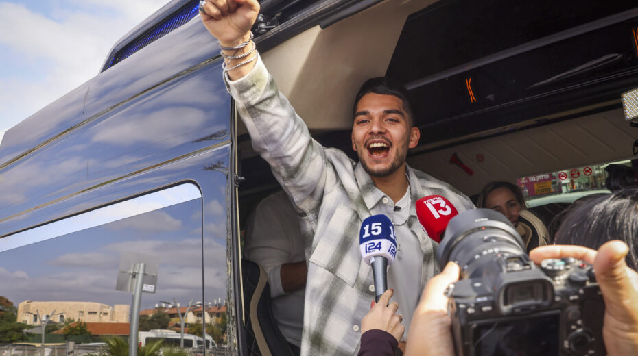 Voormalig gijzelaar Josef-Chaim Ohana na twee jaar gevangenschap terug naar huis – Israel Today Nederland