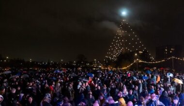 Kerstperiode ingeluid met oh's en ah's bij ontsteken grootste kerstboom Nederland