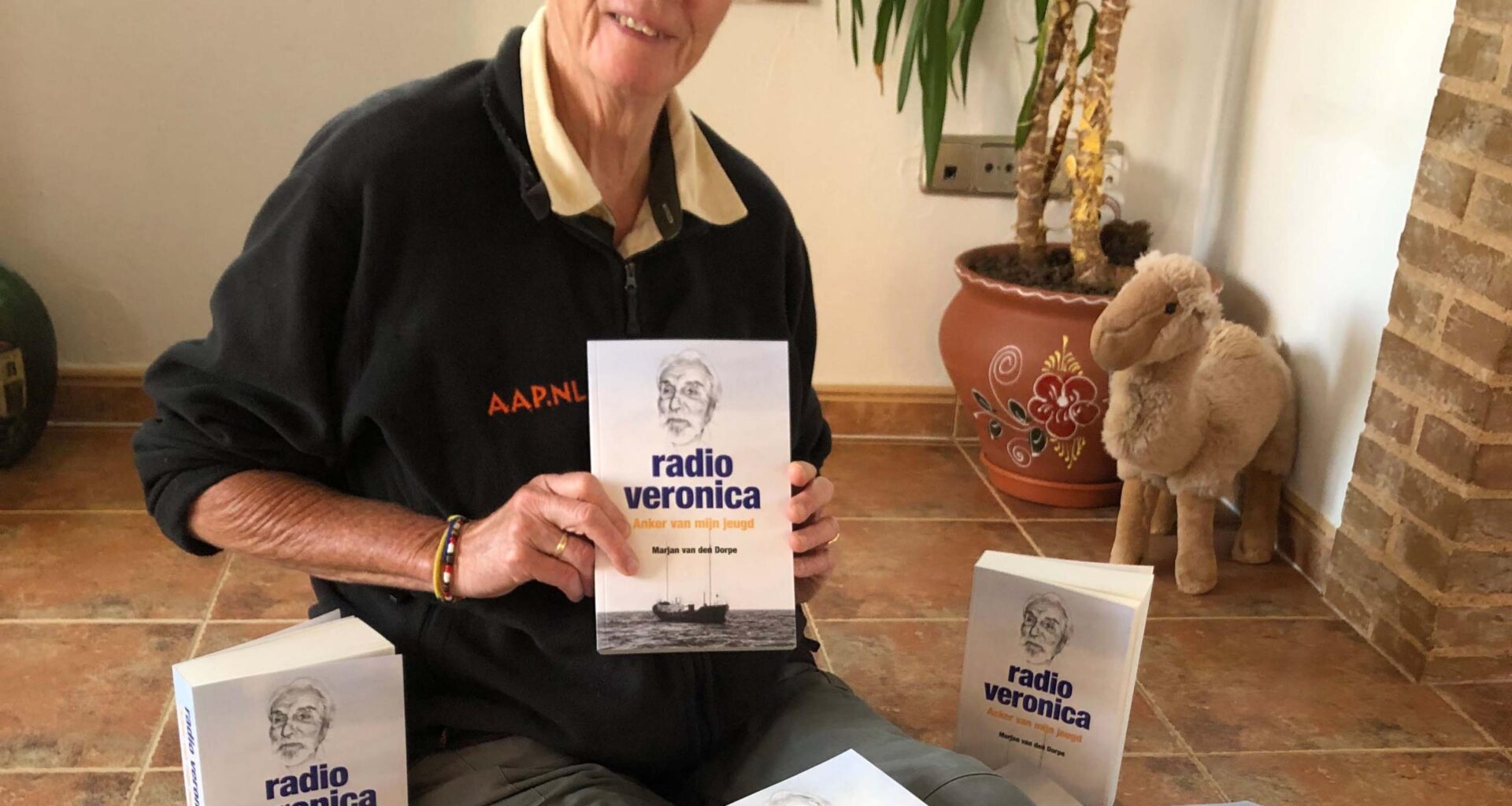 'De geur van zout en vrijheid': In gesprek met Marjan van den Dorpe over Radio Veronica, anker van mijn jeugd