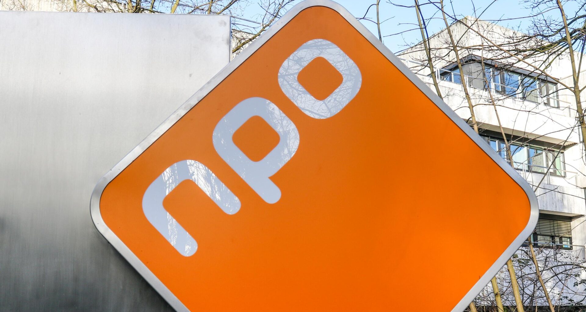 Ton Verlind hekelt NPO-bezuinigingen: ‘Saneren als een kip zonder kop’