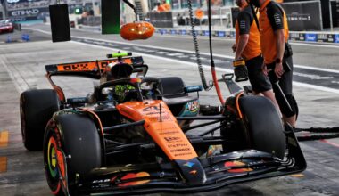 Norris weigert te glimlachen na grote voorsprong op Verstappen