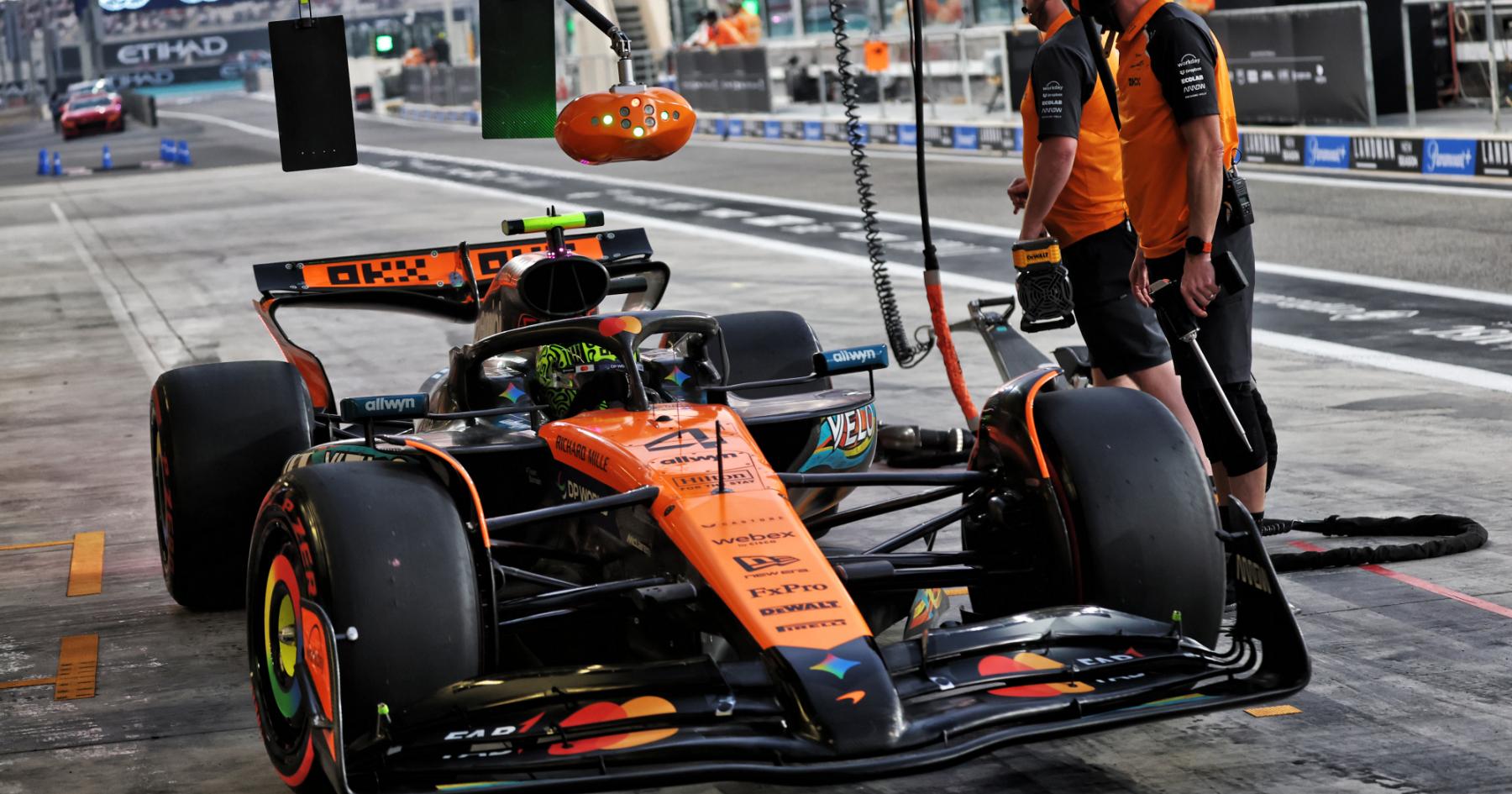 Norris weigert te glimlachen na grote voorsprong op Verstappen