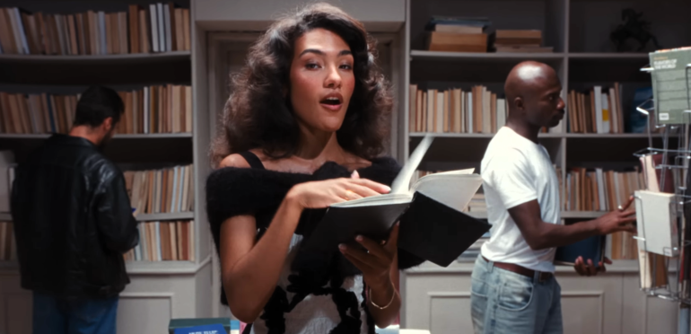 Superlate Alarmschijf voor Olivia Dean