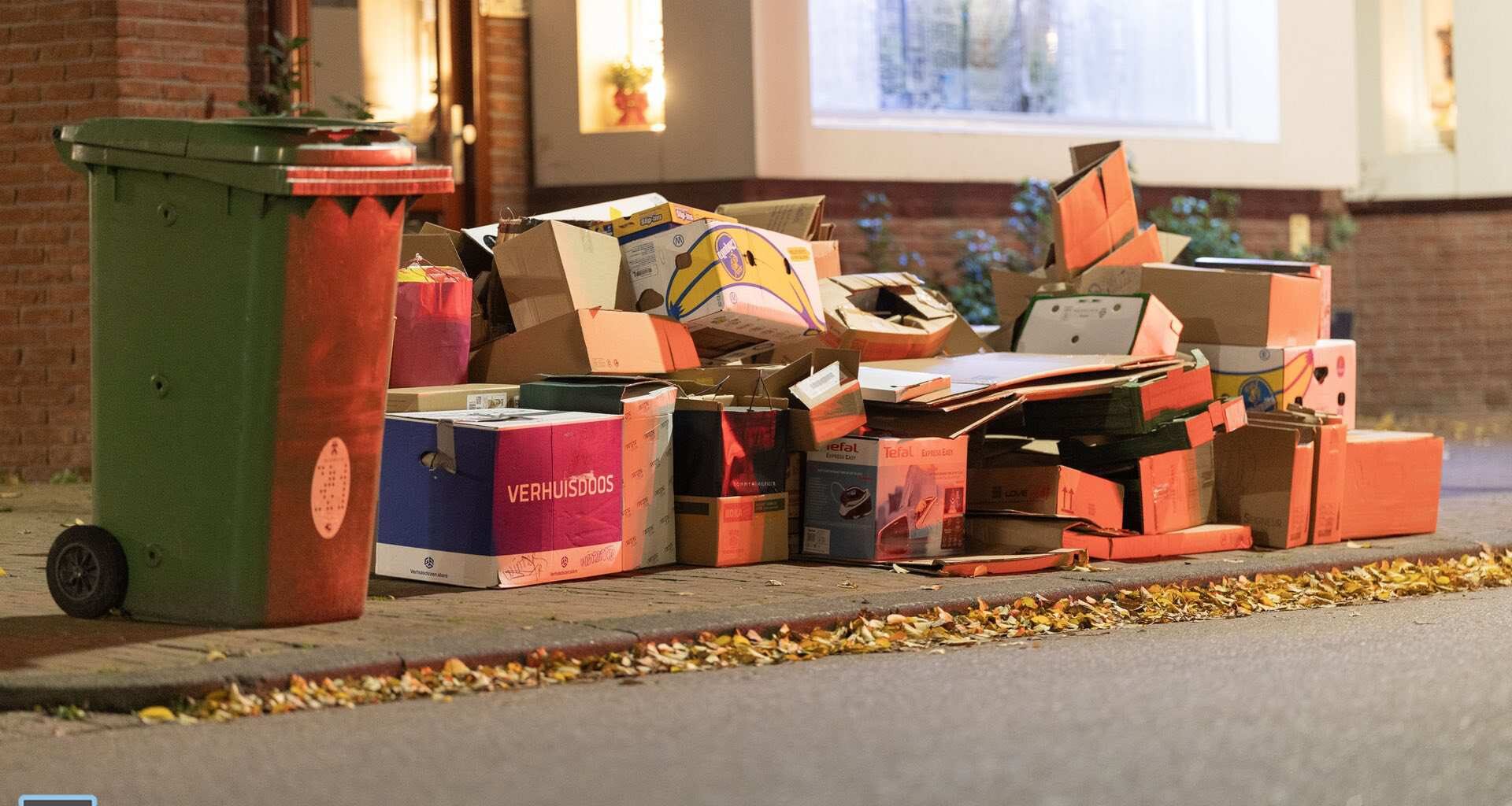 Duobak met daarnaast oud papier