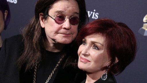 Ozzy Osbourne wilde dat Sharon hem stevig vasthield kort voor overlijden: 'Geef me een kus'