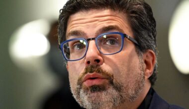 Hoe vermijd je griep op te lopen tijdens de feesten? Steven Van Gucht antwoordt