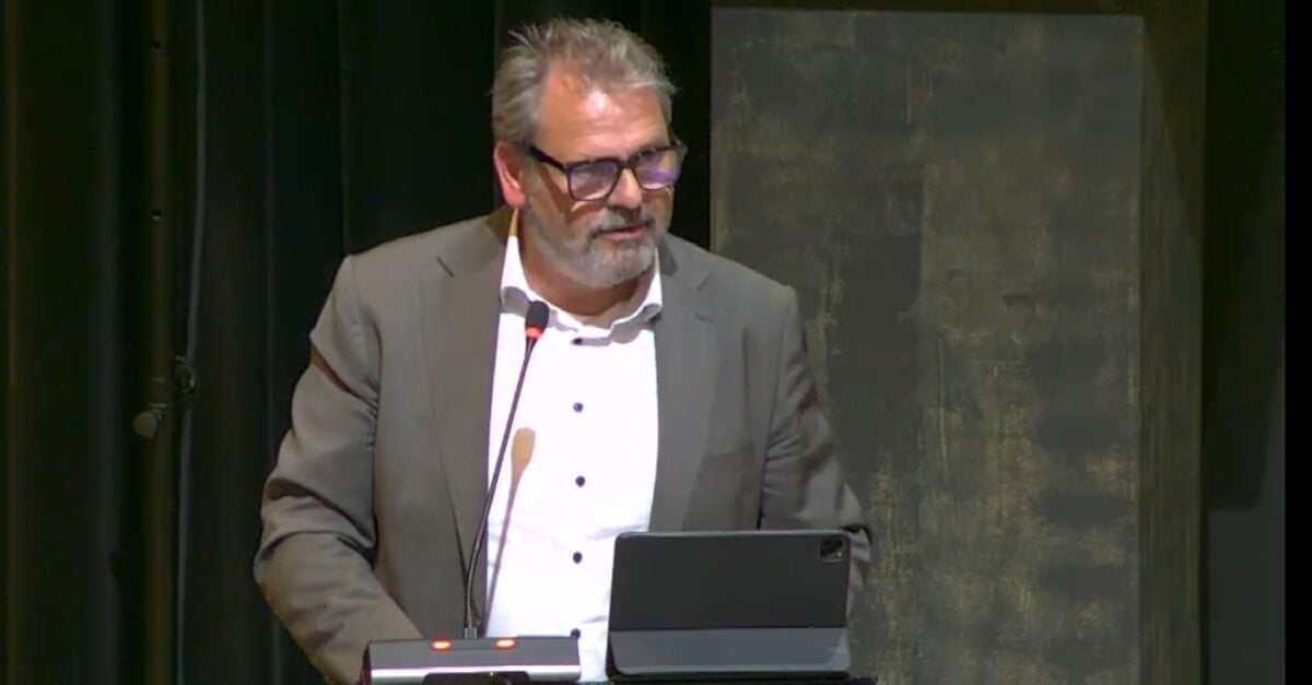 Wethouder Bijderwieden (VVD) stapt op; sneuvelt op extern rapport raadhuis