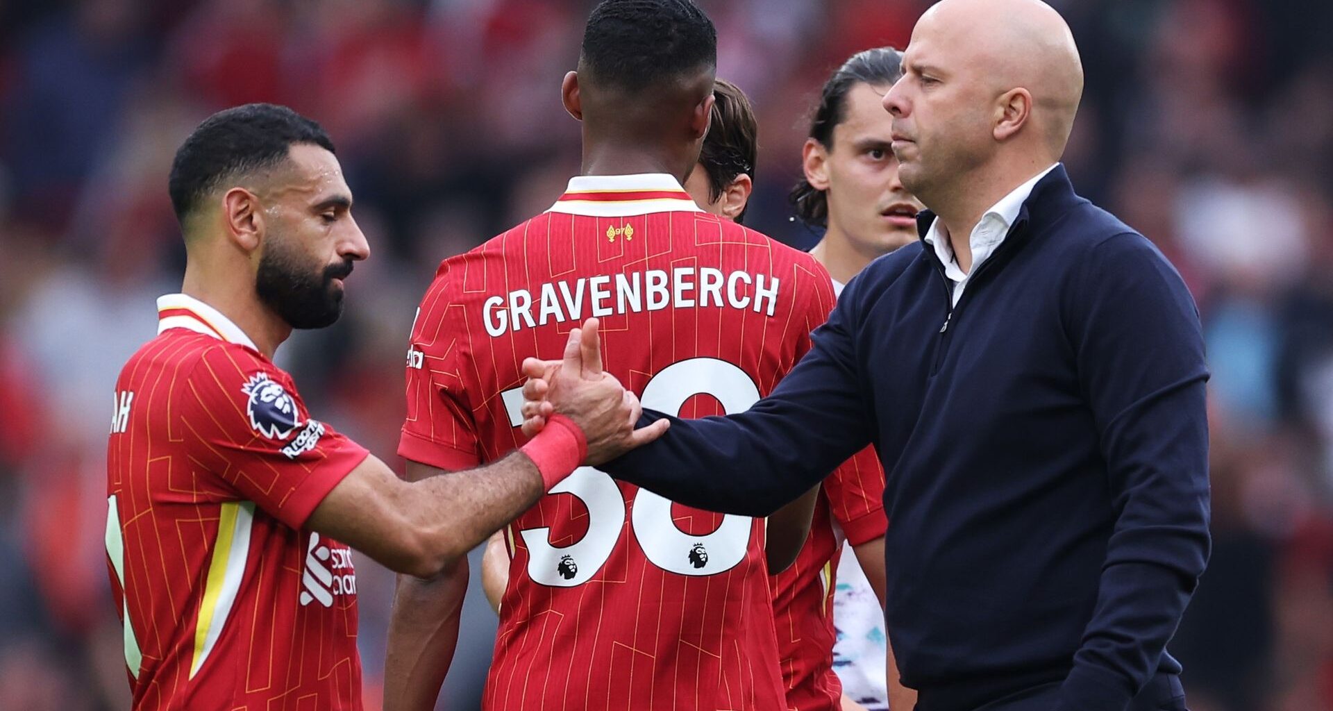 Arne Slot hakt knoop door over terugkeer Salah bij Liverpool; één speler speelt cruciale rol in vredesbesprekingen