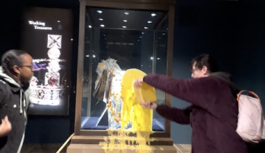 Vitrines kroonjuwelen beklad bij Tower of London: vier arrestaties - RTL.nl