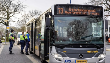 Ministerie niet blij met gratis pendelbus voor asielzoekers Ter Apel: 'Overlast beloond'
