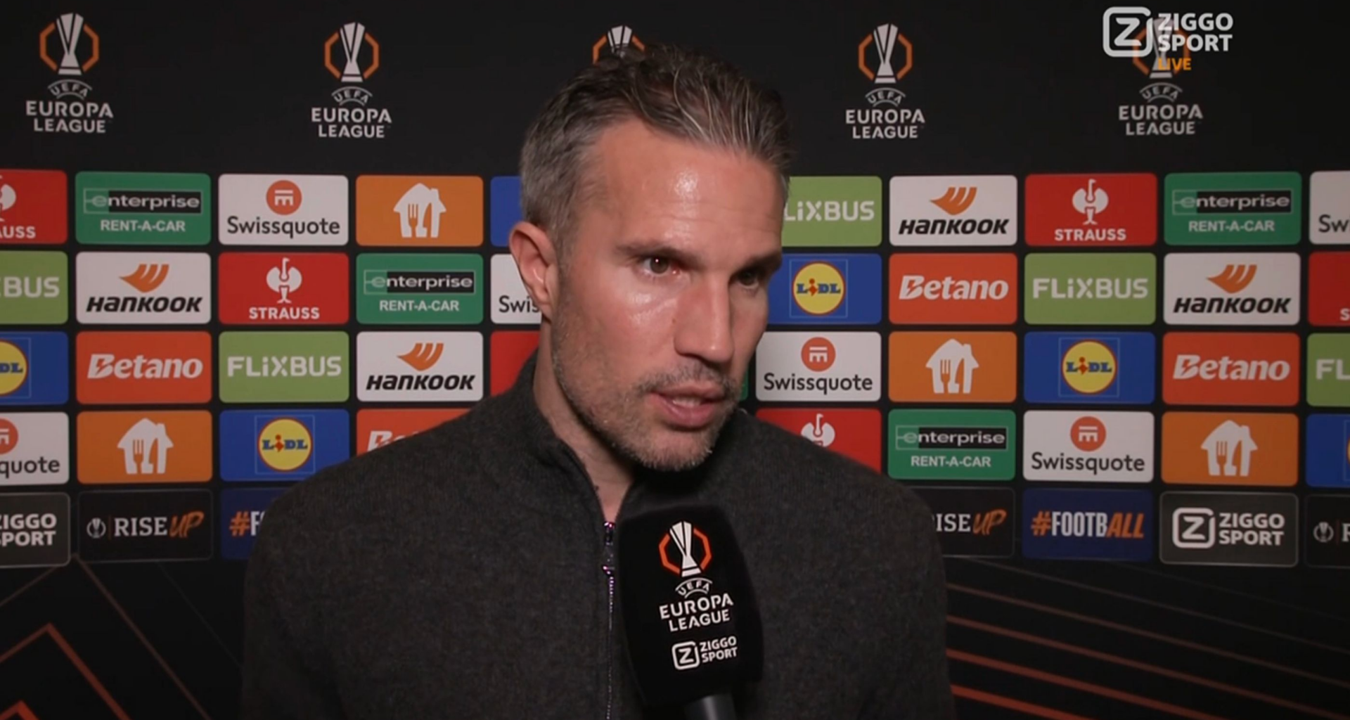 Van Persie gooit viertal Feyenoord-spelers voor de bus: 'Alle vier heel slecht!'