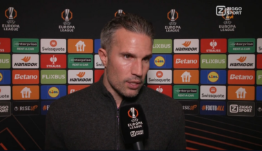 Van Persie gooit viertal Feyenoord-spelers voor de bus: 'Alle vier heel slecht!'