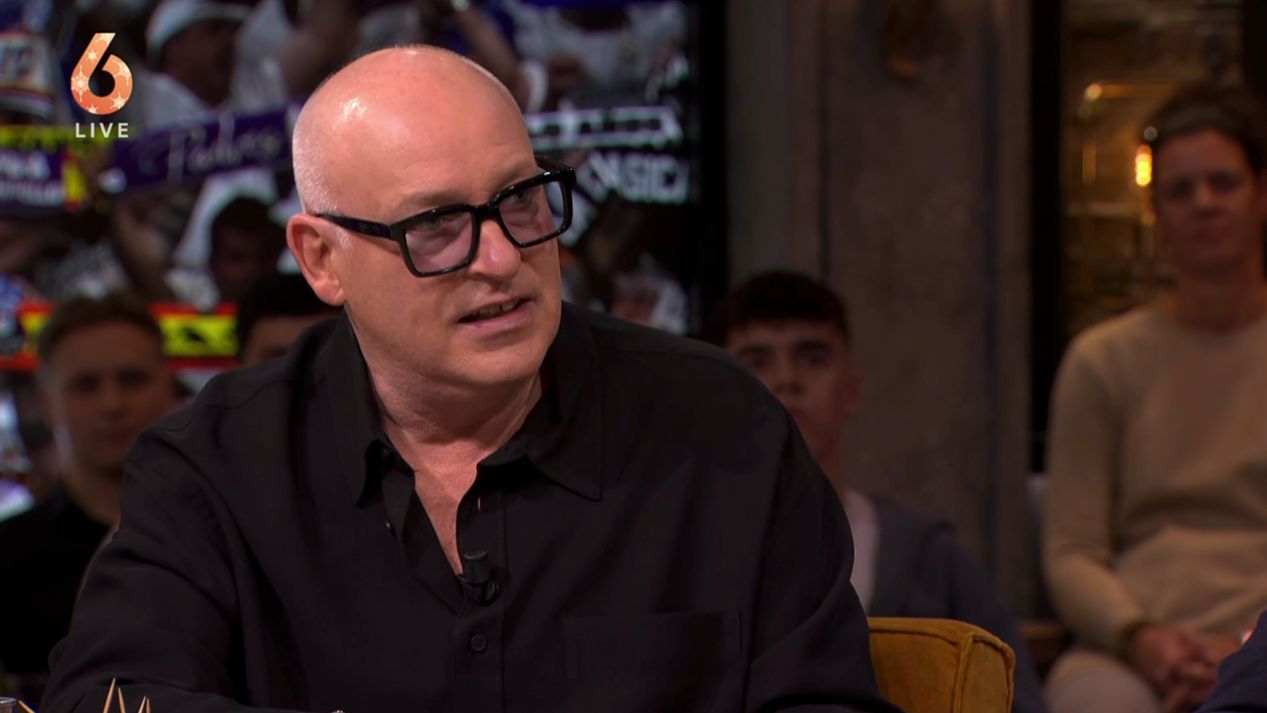 René van der Gijp ziet speler van Feyenoord hopeloos falen: ‘Hij kan er helemaal niks van, dat zei Jan Boskamp altijd al’