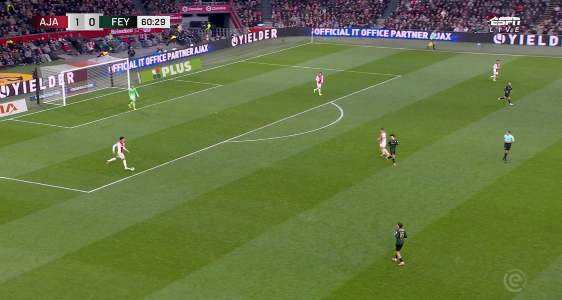 Van Persie wordt afgemaakt na opgedoken beelden uit 60e minuut van Ajax - Feyenoord