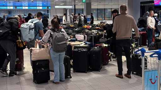 20.000 koffers blijven achter op Schiphol: 'Alles zit erin, inclusief de kerstcadeautjes' - RTL.nl