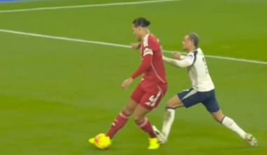 Rood Xavi Simons voor keiharde overtreding op Virgil van Dijk