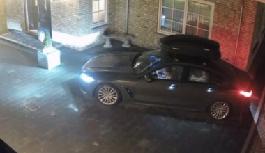 Auto Bredase volkszanger gestolen met kleine kinderen op de achterbank