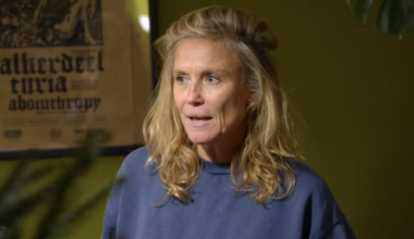 Sophie Hilbrand verbijsterd door uitspraken over wegpesten bij talkshow Bar Laat: 'Dat is toch idioot?'