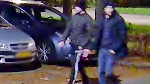 Beelden van mannen die 96-jarige met geweld overvallen in Almere