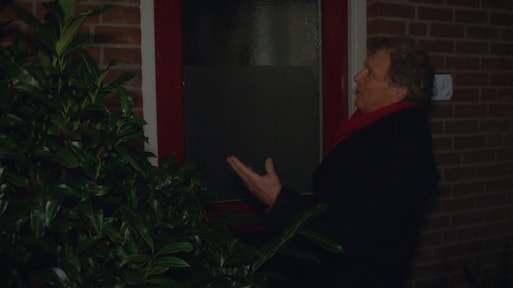 Robert ten Brink staat in de All You Need Is Love Kerstspecial voor dichte deur bij familie van Aimee: 'Ik hoor geen bel'