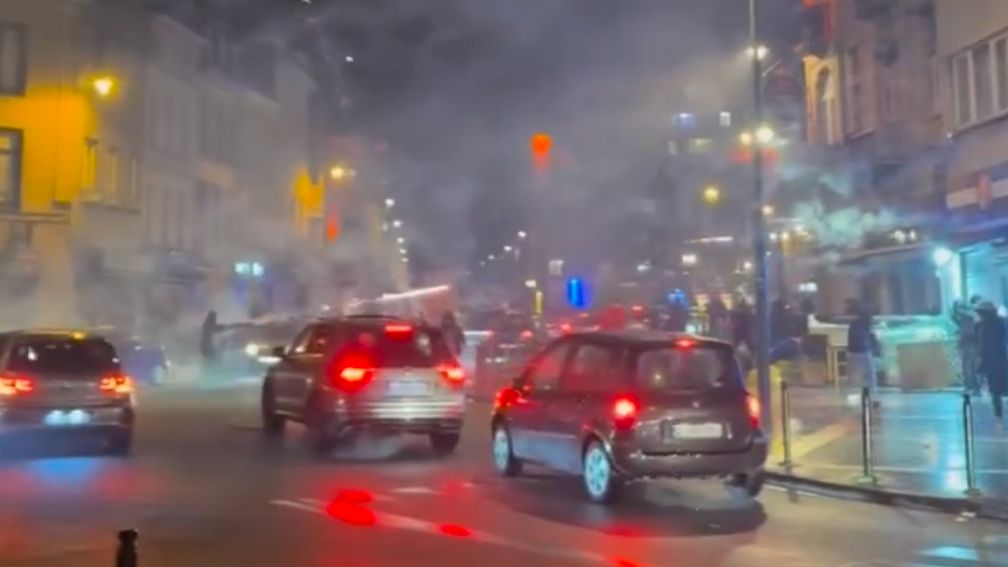 Bizarre beelden: hevige rellen na zege van Marokko op Afrika Cup