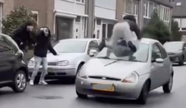 Stunt met sprong over auto in Blerick gaat mis, jongen gewond