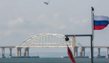 Twee Russische schepen en steigers beschadigd door Oekraïense droneaanval