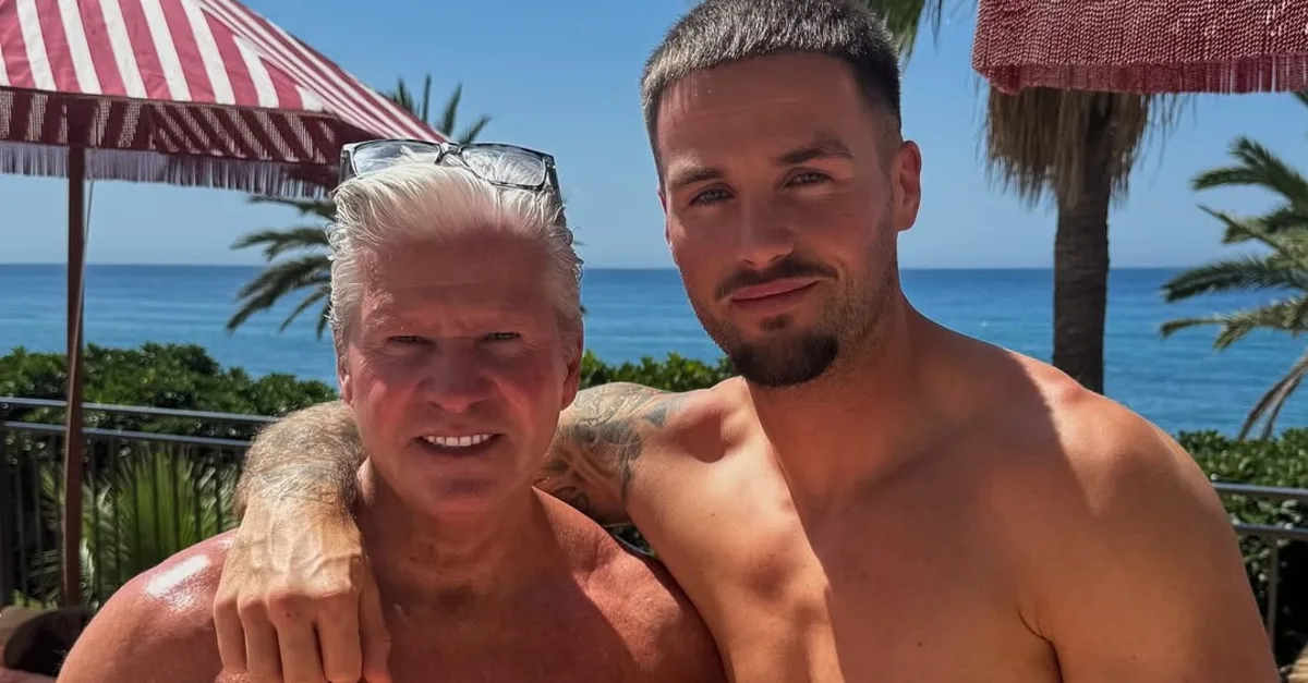 Dries Roelvink ontroert met speech voor jarige Donny