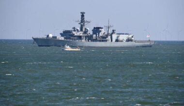 Britse Royal Navy spoort Russische onderzeeër Krasnodar op in Noordzee en Engels Kanaal