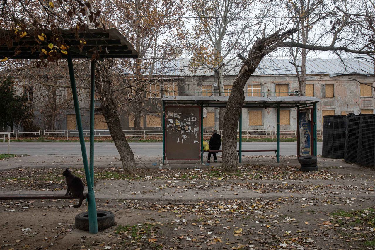 Bushalte bij het station van Cherson.
