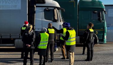 Geen controle, maar warme kerstgroet: politie bezoekt chauffeurs op Eerste Kerstdag [+foto’s]