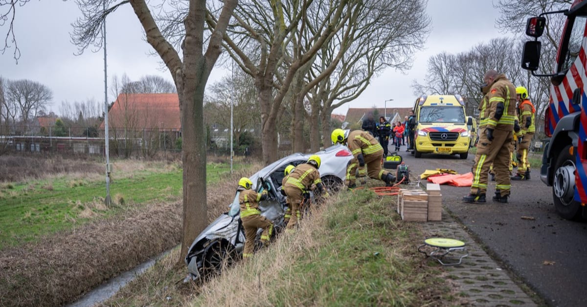 Man (35) overleden na zware crash in Geervliet, bijrijder aanspreekbaar