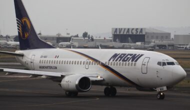 Piloot protesteert en gijzelt eigen vliegtuig