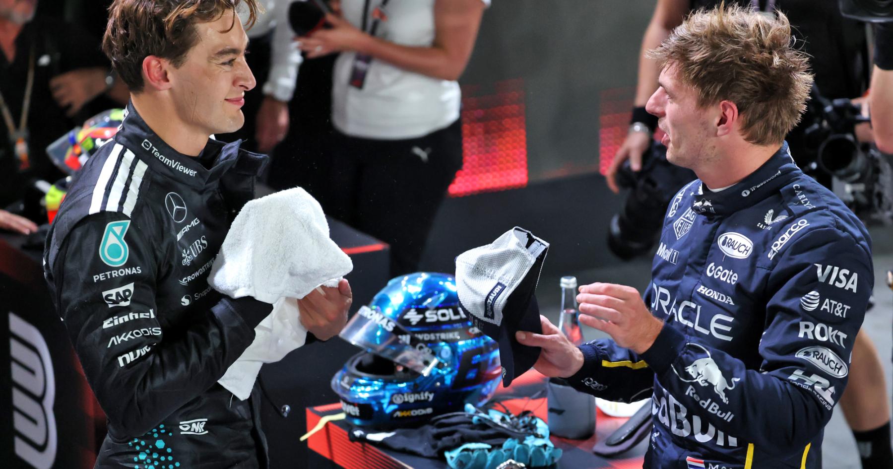 Russell plaatst 'gouden standaard' Verstappen op voetstuk: "De enige op de grid"