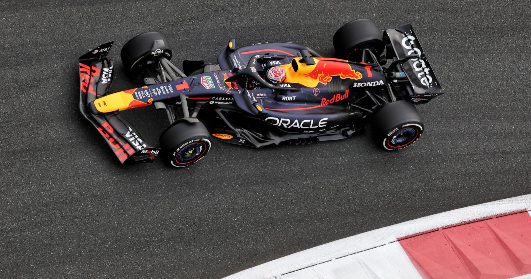 Red Bull en McLaren kruisen degens met tegenovergestelde strategieën