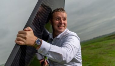 Familiebedrijf net failliet, maar vader en zoon starten opnieuw: 'Afscheid nemen van alle personeel'