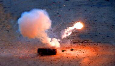 Agente gewond door vuurwerk, tiener (15) aangehouden - Rijnmond