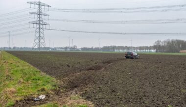 112-nieuws: Automobilist belandt op akker in Scheemda • Mogelijke mishandeling in Marum - RTV Noord